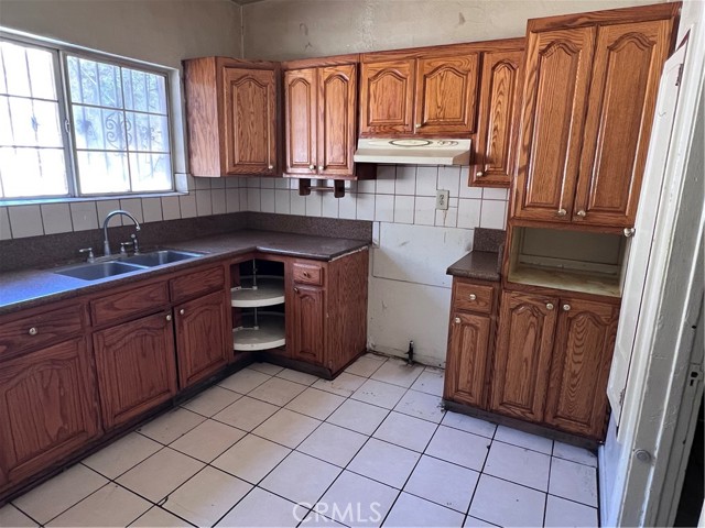 1086 N Bonnie Beach Place, Los Angeles CA: https://media.crmls.org/medias/998e6c02-6d8b-4295-ad07-39154f23722e.jpg