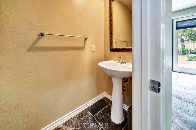 Detail Gallery Image 16 of 65 For 27735 Summer Grove Pl, Valencia,  CA 91354 - 4 Beds | 3 Baths