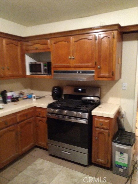 Detail Gallery Image 8 of 16 For 2010 W 85th, Los Angeles,  CA 90047 - 2 Beds | 1 Baths