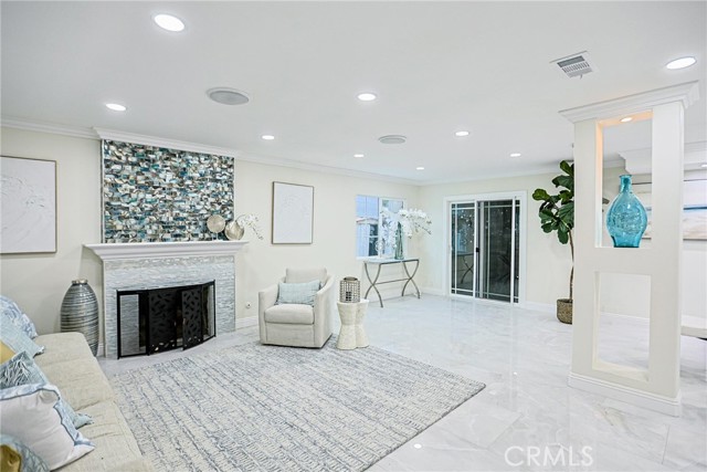 Detail Gallery Image 3 of 31 For 17230 San Lorenzo Cir, Fountain Valley,  CA 92708 - 4 Beds | 3 Baths