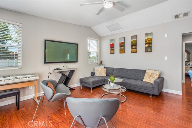 31607 Florida Street, Redlands CA: https://media.crmls.org/medias/99901ae6-6957-498d-8d88-30808d0ad3f2.jpg