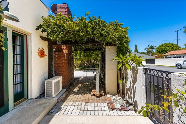 Detail Gallery Image 26 of 65 For 521 N Clementine St, Anaheim,  CA 92805 - 3 Beds | 3 Baths