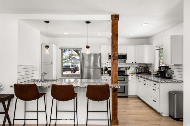 1326 Clock Avenue, Redlands CA: https://media.crmls.org/medias/99906b3b-c71f-4d85-9867-3abef9b6c4c3.jpg