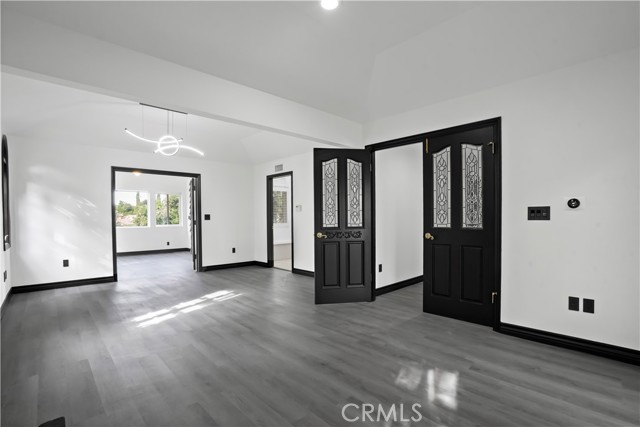 Detail Gallery Image 31 of 49 For 9853 Wish Ave, Northridge,  CA 91325 - 5 Beds | 2/1 Baths