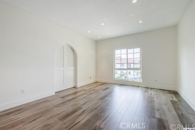 221 Lexington Drive 201, Glendale, California 91206, 3 Bedrooms Bedrooms, ,1 BathroomBathrooms,For Sale,Lexington,319001717