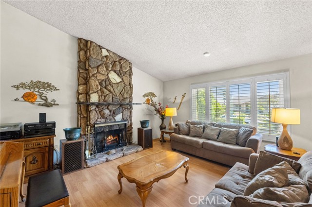 13862 Shablow Avenue photo 7