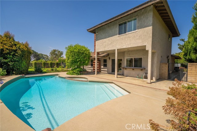 964 N Entrada Way, Glendora CA: https://media.crmls.org/medias/99924177-d372-4065-ab7f-f1d1adb7721c.jpg