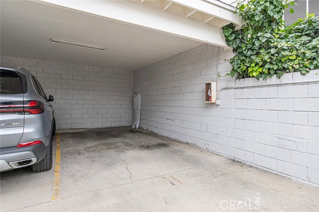 1222 N Olive Dr, West Hollywood CA: https://media.crmls.org/medias/99928099-776c-4d0e-8950-b7e83cdf5c77.jpg