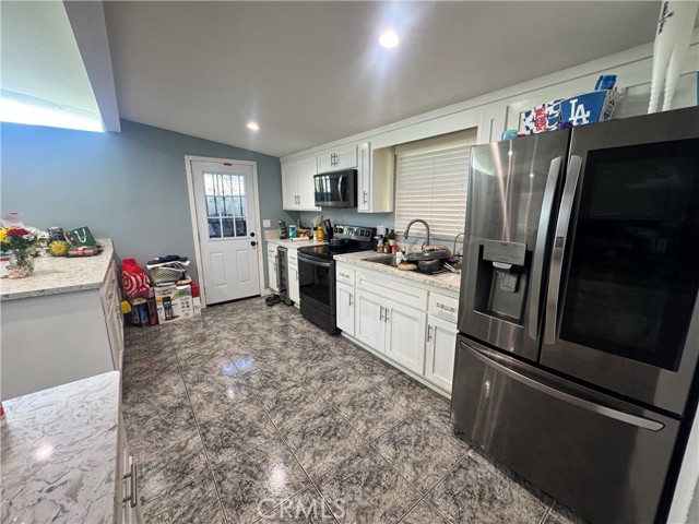 Detail Gallery Image 8 of 18 For 17140 E Orkney, Azusa,  CA 91702 - 3 Beds | 2 Baths