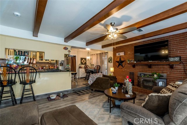 918 S Sunnyside Avenue, Fresno CA: https://media.crmls.org/medias/99939fd5-390d-4de8-9ee8-c43a56ff3eea.jpg