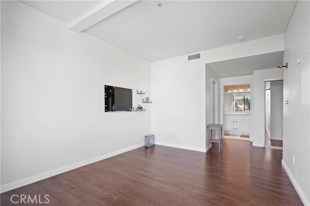 13200 Pacific Promenade, Playa Vista CA: https://media.crmls.org/medias/99940456-266e-419c-8f5d-5e5311159df7.jpg