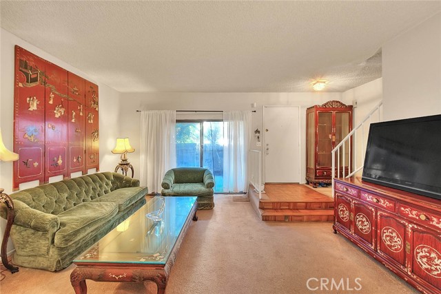 Detail Gallery Image 6 of 61 For 15051 Sherman Way #F,  Van Nuys,  CA 91405 - 2 Beds | 2 Baths