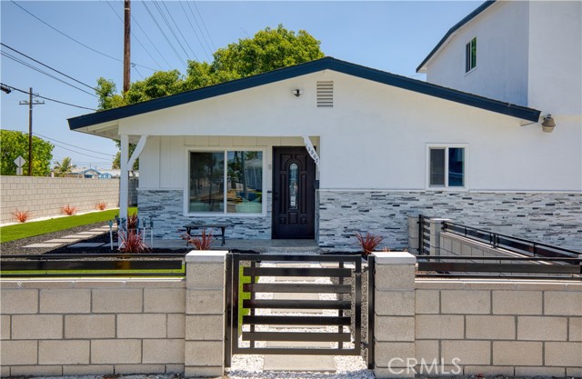 Detail Gallery Image 1 of 27 For 13502 Jackson St, Westminster,  CA 92683 - 5 Beds | 3 Baths