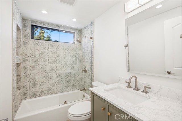 441 1/2 Goldenrod Avenue, Corona del Mar CA: https://media.crmls.org/medias/999555ee-deff-4bcd-8503-bf1d3118cdc9.jpg