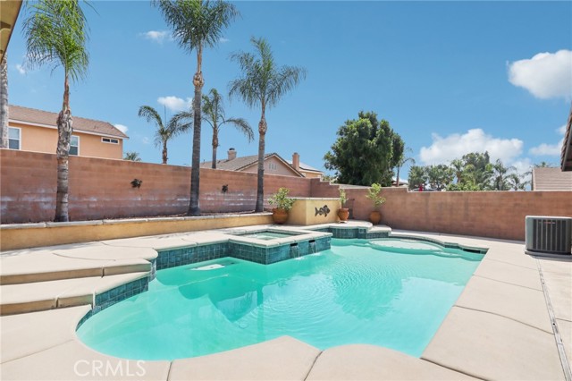 6691 Lindbergh Avenue, Fontana CA: https://media.crmls.org/medias/999582f4-fd26-4728-adae-692037d69e75.jpg