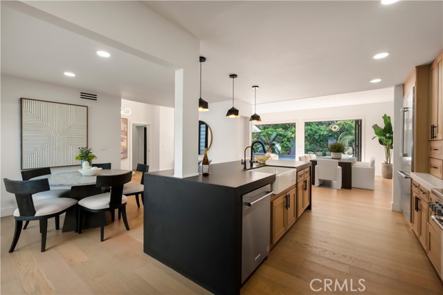 Detail Gallery Image 29 of 42 For 22 Rue Cannes, Newport Beach,  CA 92660 - 2 Beds | 2 Baths