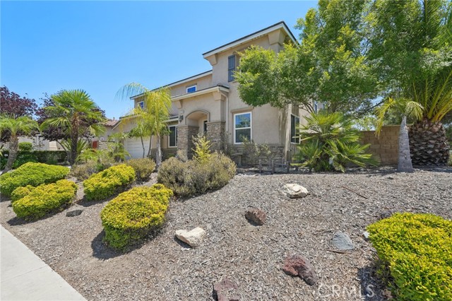 Detail Gallery Image 4 of 55 For 31923 Pepper Tree St, Winchester,  CA 92596 - 5 Beds | 3/1 Baths