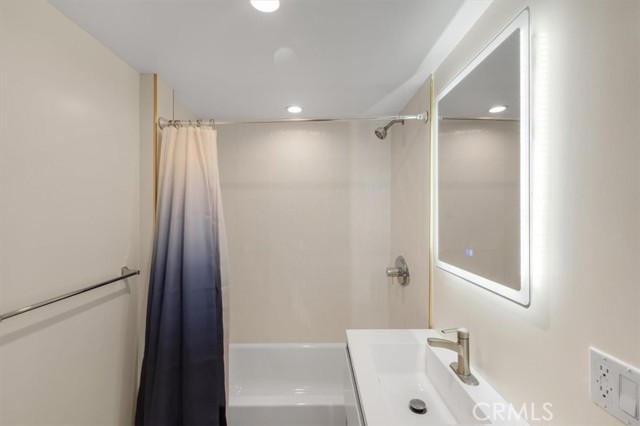 Detail Gallery Image 3 of 12 For 1807 17th St, Santa Monica,  CA 90404 - 1 Beds | 1 Baths
