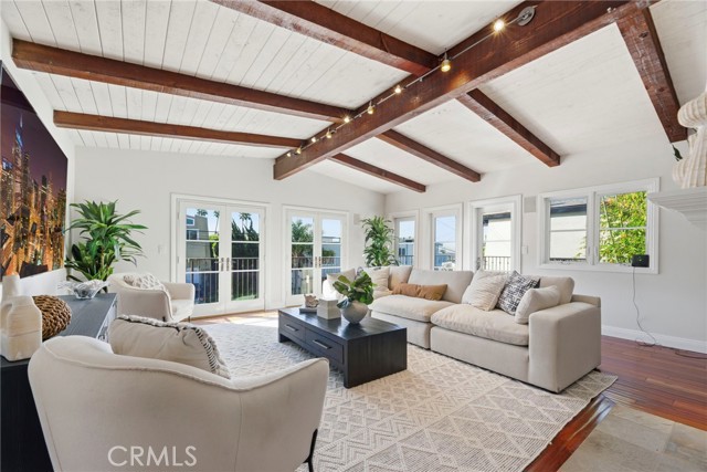 Detail Gallery Image 8 of 63 For 1001 2nd, Hermosa Beach,  CA 90254 - 5 Beds | 3/1 Baths