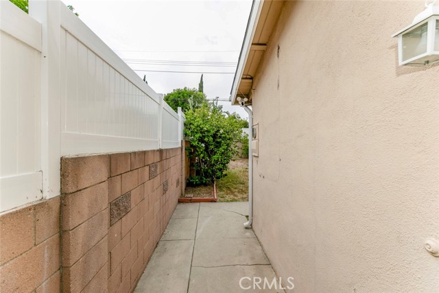 10415 Wish Avenue, Granada Hills CA: https://media.crmls.org/medias/9999b926-ec5b-49bf-a014-5b7879a232c2.jpg