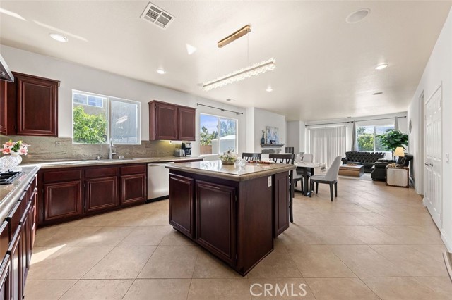 Detail Gallery Image 11 of 37 For 12232 Brianwood Dr, Riverside,  CA 92503 - 4 Beds | 2 Baths