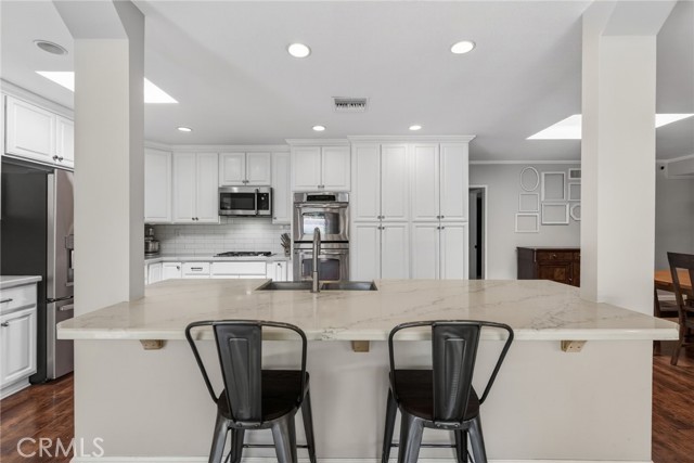 Detail Gallery Image 9 of 46 For 1986 Wetherly Way, Riverside,  CA 92506 - 4 Beds | 3 Baths