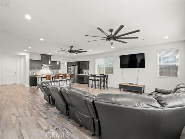 Detail Gallery Image 7 of 36 For 4080 San Jose, Clovis,  CA 93619 - 3 Beds | 3 Baths