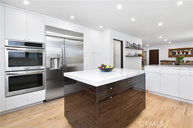 4751 Del Moreno Drive, Woodland Hills CA: https://media.crmls.org/medias/999bd93a-d99d-4e8f-b3c6-f2c3618c2609.jpg