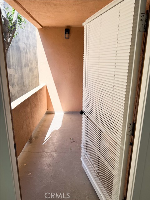 Detail Gallery Image 4 of 11 For 17000 Burbank Bld #203,  Encino,  CA 91316 - 1 Beds | 1 Baths