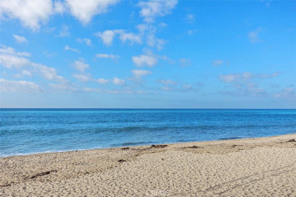 https://media.crmls.org/medias/999ca1ed-181f-4451-b399-260506bd680a.jpg?preset=X-Large