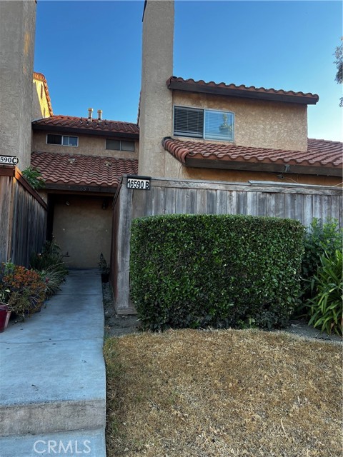 Detail Gallery Image 2 of 12 For 16590 Terrace Ln #B,  Fontana,  CA 92335 - 3 Beds | 2/1 Baths