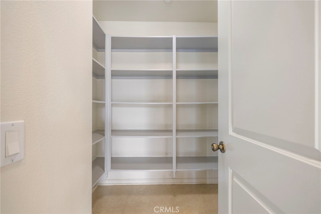 https://media.crmls.org/medias/999d5f77-9a78-4490-af10-29e13a7e0de4.jpg?preset=X-Large