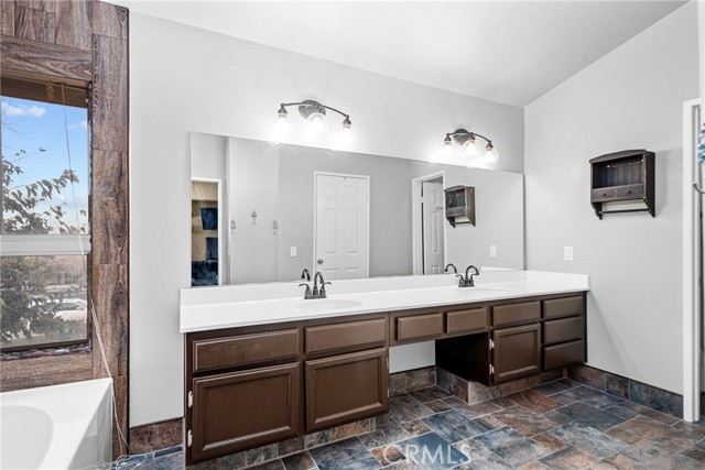 Detail Gallery Image 40 of 60 For 41056 Ridgegate Ln, Palmdale,  CA 93551 - 5 Beds | 3/1 Baths