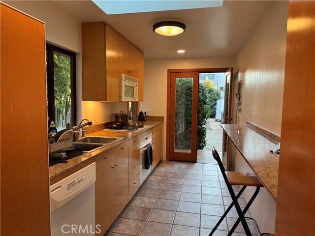 Detail Gallery Image 11 of 43 For 2117 Colby Ave, Los Angeles,  CA 90025 - 2 Beds | 1 Baths