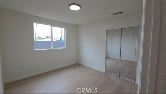 Detail Gallery Image 4 of 5 For 313 W 56th St, Los Angeles,  CA 90037 - 5 Beds | 3 Baths