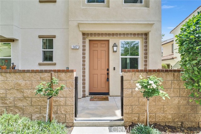 Detail Gallery Image 2 of 19 For 147 Royal Way, Upland,  CA 91786 - 3 Beds | 2/1 Baths