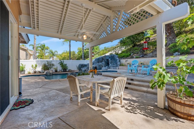 42708 Mountain Shadow Road, Murrieta CA: https://media.crmls.org/medias/99a09204-ba6f-4209-8903-7ca93a123777.jpg