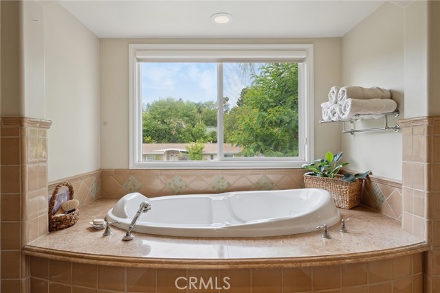 4520 El Caballero Drive, Tarzana CA: https://media.crmls.org/medias/99a13c83-9c97-4bdc-8532-60ae2368f436.jpg