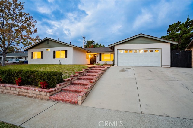 Detail Gallery Image 1 of 1 For 1321 E Cypress Ave, Glendora,  CA 91741 - 5 Beds | 3 Baths