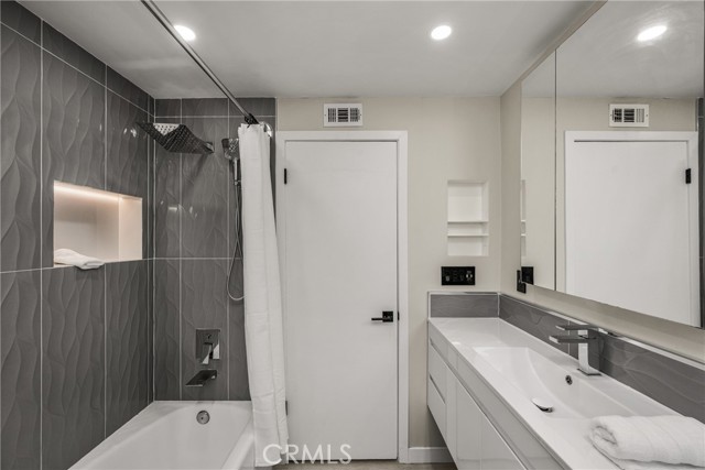 Detail Gallery Image 64 of 64 For 7830 E Ring, Long Beach,  CA 90808 - 4 Beds | 4 Baths