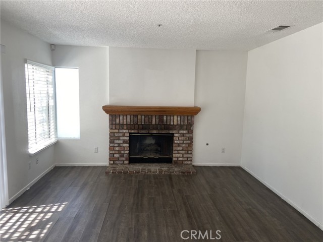 Detail Gallery Image 6 of 14 For 14049 La Salle Ct, Fontana,  CA 92336 - 4 Beds | 3 Baths