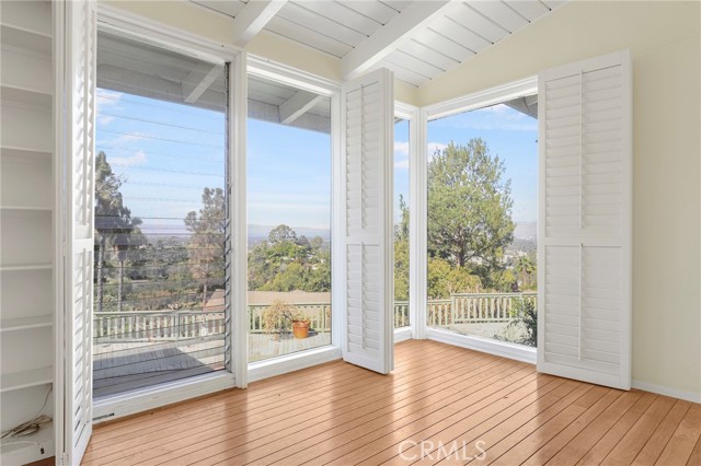 Detail Gallery Image 4 of 18 For 11575 Amanda Dr, Studio City,  CA 91604 - 4 Beds | 3 Baths
