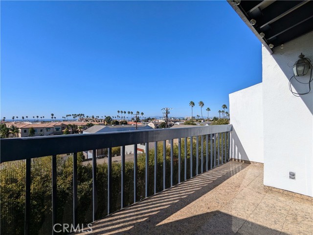 Detail Gallery Image 8 of 28 For 531 Avenue a #2,  Redondo Beach,  CA 90277 - 2 Beds | 3/1 Baths