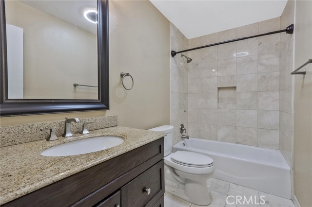 Detail Gallery Image 11 of 29 For 2522 Clairemont Dr #203,  San Diego,  CA 92117 - 2 Beds | 2 Baths