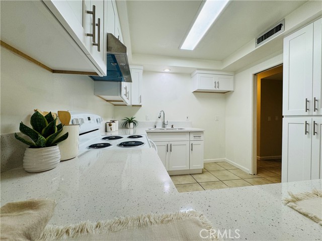 Detail Gallery Image 7 of 22 For 1881 Mitchell Ave #8,  Tustin,  CA 92780 - 3 Beds | 2 Baths