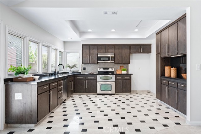 Detail Gallery Image 19 of 48 For 17862 Portsmouth Cir, Villa Park,  CA 92861 - 5 Beds | 3 Baths