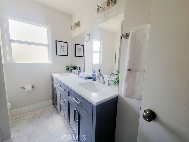 Detail Gallery Image 8 of 14 For 19143 Schoolcraft St, Reseda,  CA 91335 - 3 Beds | 2 Baths