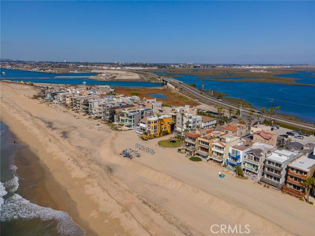 Detail Gallery Image 4 of 34 For 88 a Surfside, Surfside,  CA 90740 - 3 Beds | 3/1 Baths