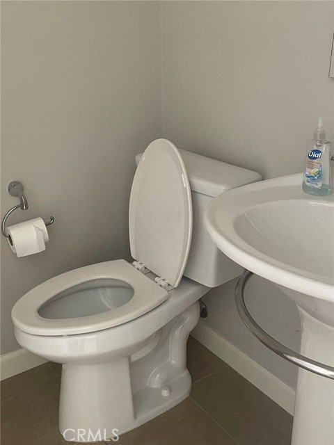 Detail Gallery Image 11 of 13 For 121 Holly Springs, Irvine,  CA 92618 - 4 Beds | 3/1 Baths