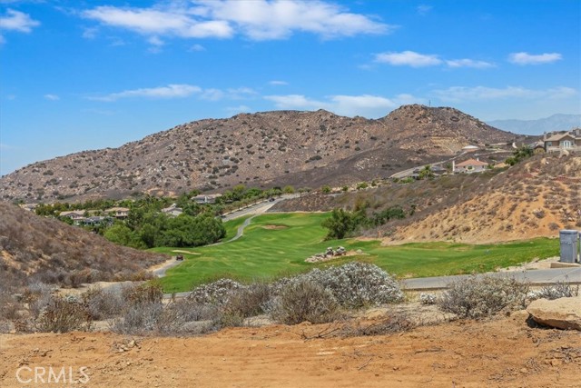 239 Cross Rail Lane, Norco CA: https://media.crmls.org/medias/99a427f6-57a8-47e4-9585-5a476fadbe1a.jpg